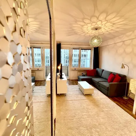 Decor 2 Metro Fast Wifi 55'tv Netflix Hbo Cozy 公寓